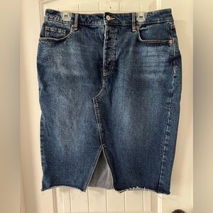 NWOT Old Navy Dark Wash Denim Skirt with Front Slit size 14